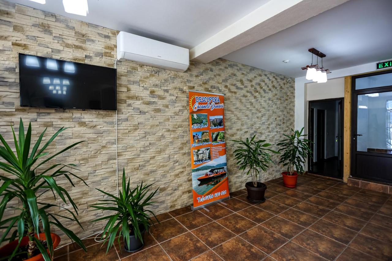 Pensiunea Celestin Ieşelniţa Bagian luar foto