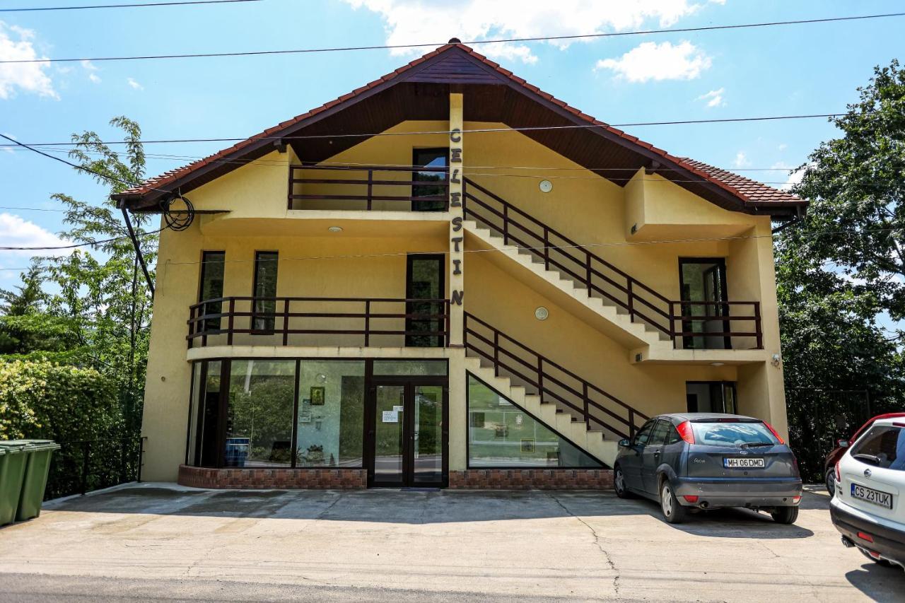 Pensiunea Celestin Ieşelniţa Bagian luar foto